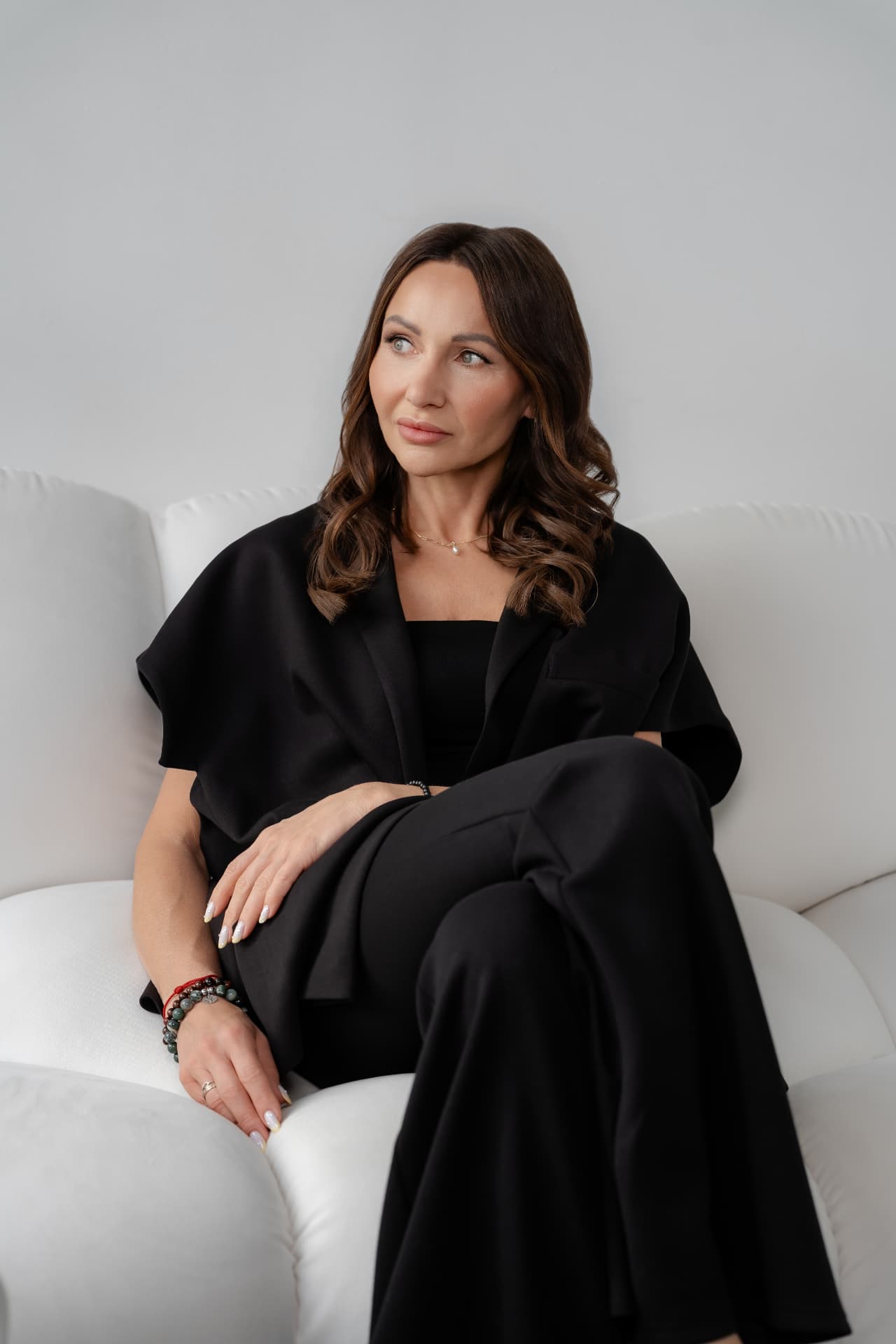 Monika Różycka — portret w czarnym stroju